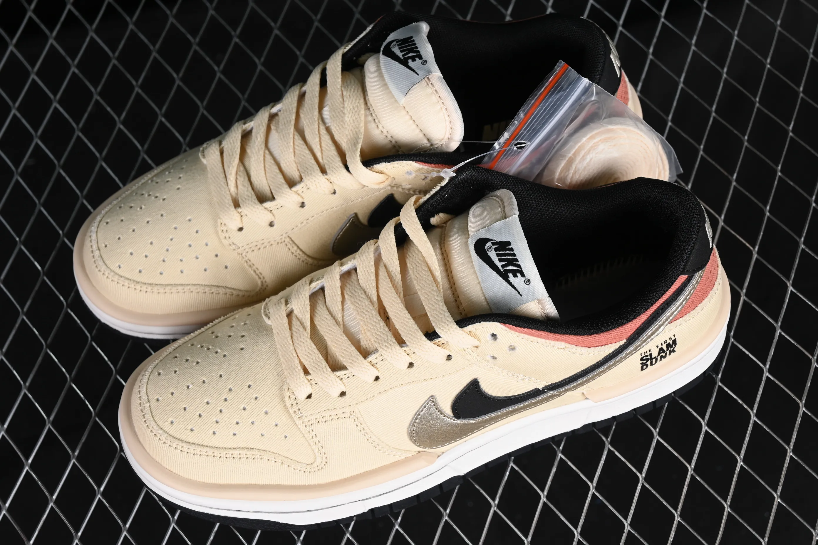 All categories Nk SB Dunk Series Nk SB Dunk Low low-top sneakers Otomo Katsuhiro x Nk SB Dunk Low washed denim canvas double hook Otomo Katsuhiro low-top casual sports skateboard shoes DZ2794-468